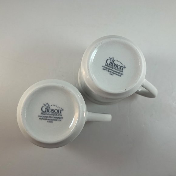 Gibson Everyday Holiday Gold Cups Saucers Holly Berries Lot of 4 Sets - Picture 12 of 16